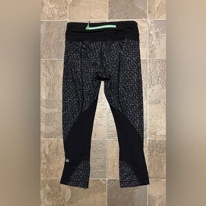 Lululemon Athletic Capri Leggings - Black / Gray - Sz 4 - Gently Used